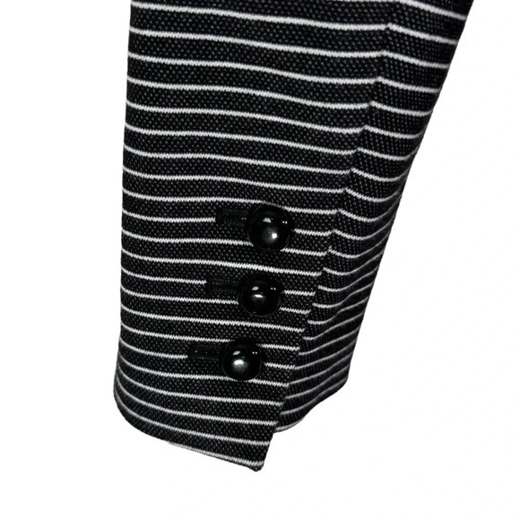 Ann Taylor Black and White stripe blazer Size 4 - Picture 4 of 7